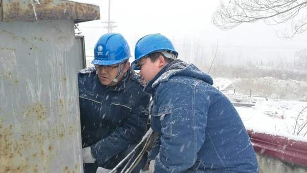 浴“雪”奋战的河南电力人 保障供电通畅 守护电力平安 